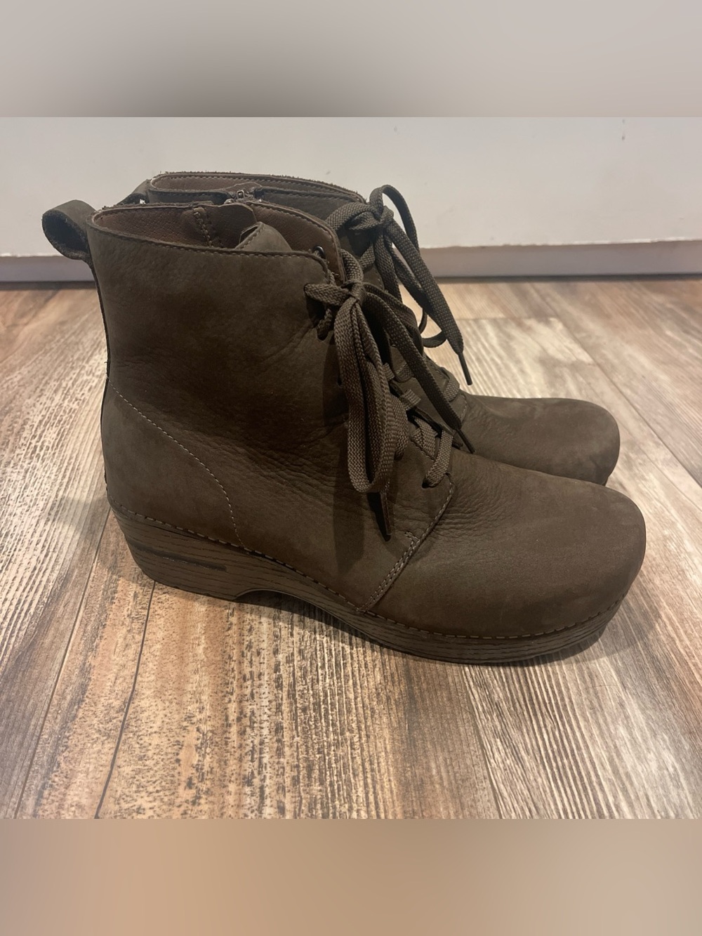 Dansko Sigourney Suede Boot Mushroom Nubuck size 41 Rocker Bottom Zipper